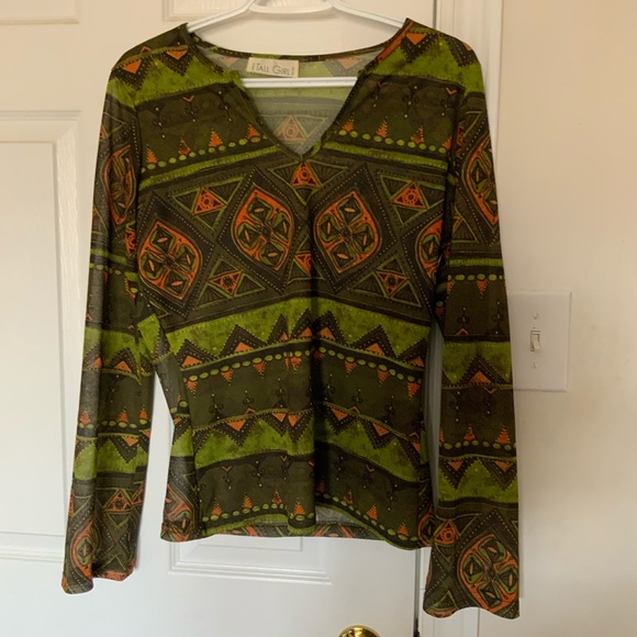 Pretty, sheer and flowy long sleeve - Picture 3 of 4